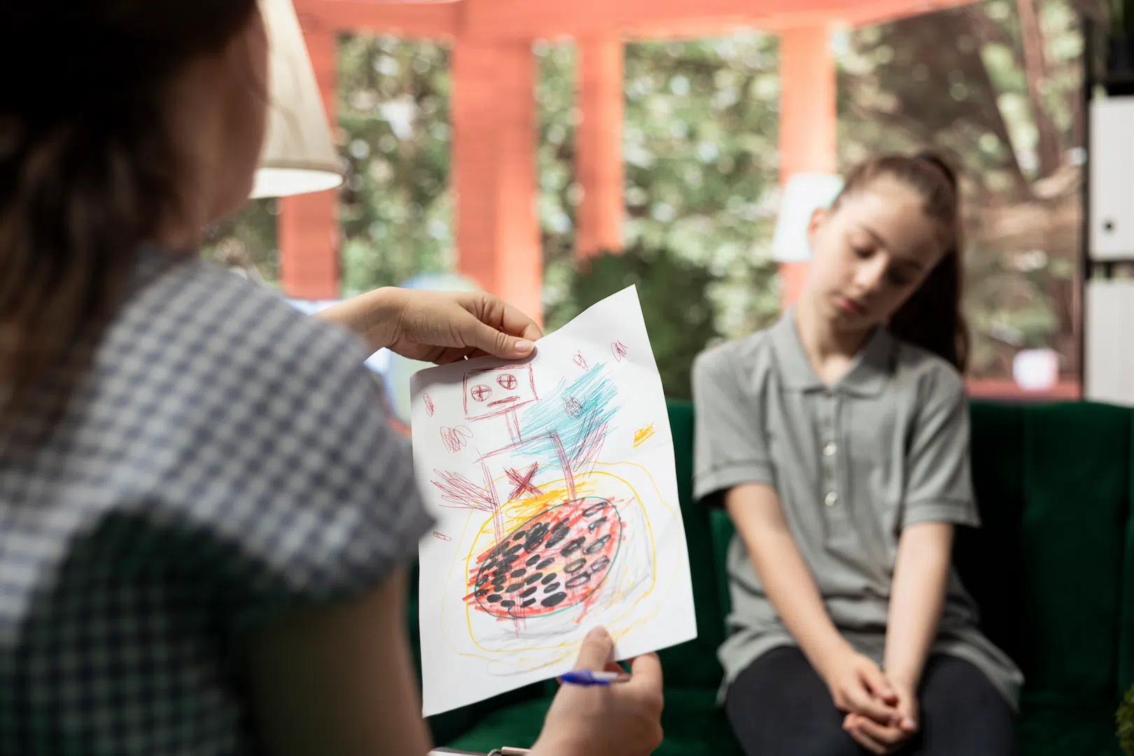 teenager-reveals-troubling-artwork-during-a-counse-2025-02-20-02-30-28-utc